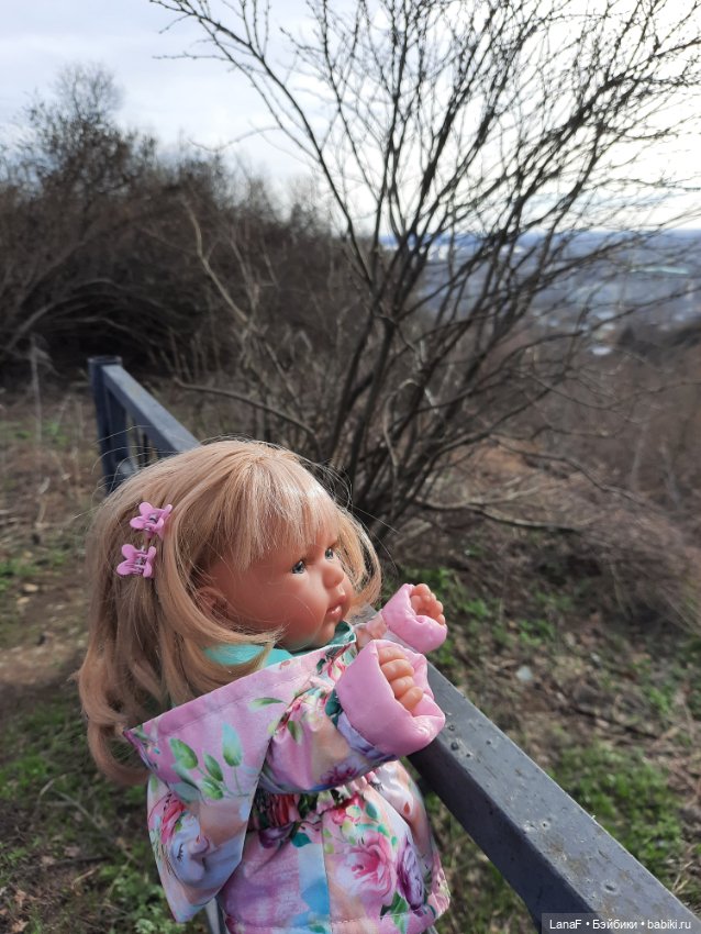 Апрель. Прогулка (пепита Антонио Хуан и оливия Вестида де Азул)