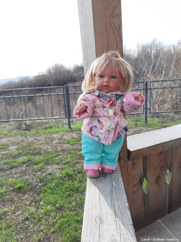 Апрель. Прогулка (пепита Антонио Хуан и оливия Вестида де Азул)