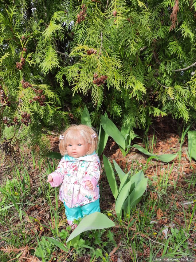 Апрель. Прогулка (пепита Антонио Хуан и оливия Вестида де Азул)