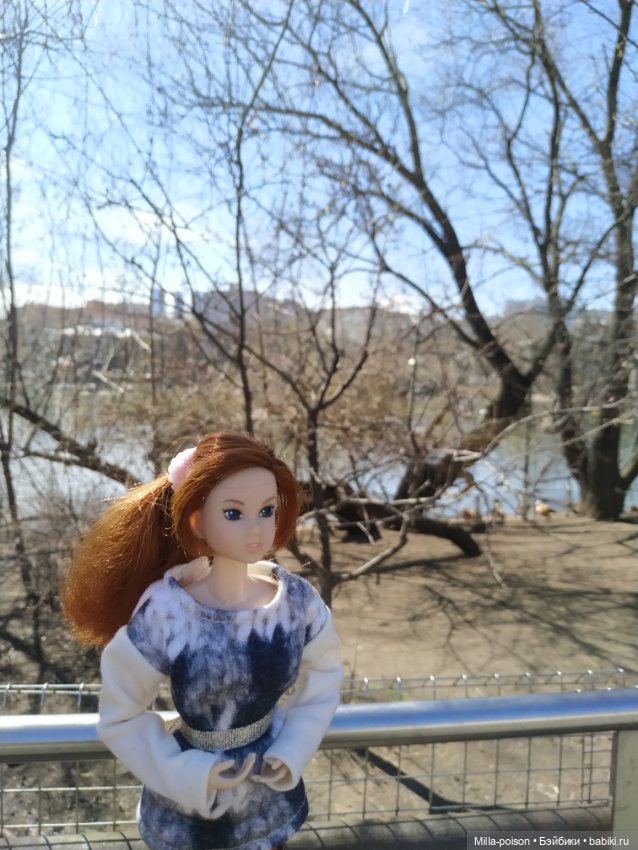 Momoko посещает Московский зоопарк