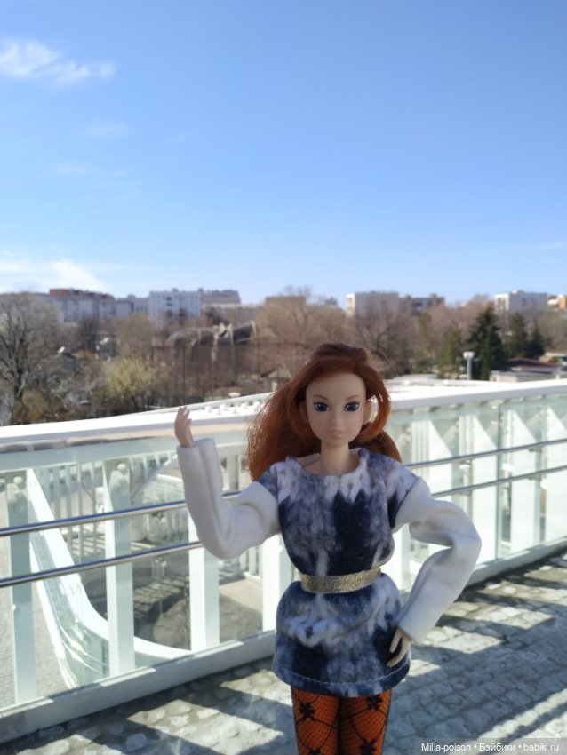 Momoko посещает Московский зоопарк