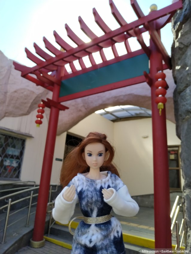 Momoko посещает Московский зоопарк