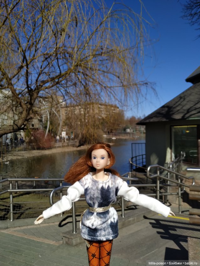 Momoko посещает Московский зоопарк