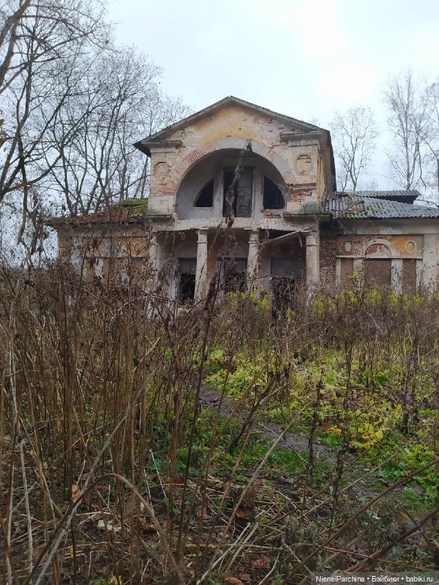 LDD Выгуляла Повелителя слез и Смерть. Ездили в усадьбу Ляхово, А ещё в этой усадьбе снимали фильм по Чехову, и знаменитый "Формула любви" с графом Калиостро