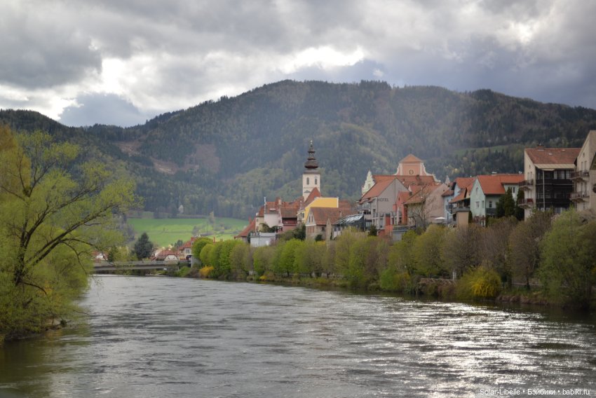 Скарлет Ruby Red на прогулке