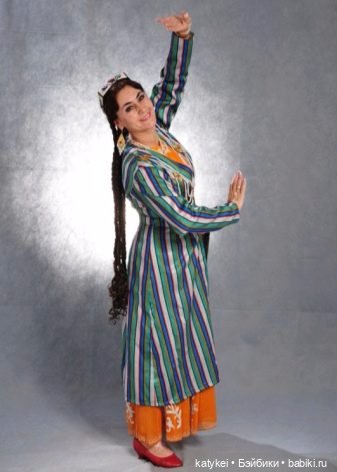 Лаура поздравляет с Пасхой. И новый аут