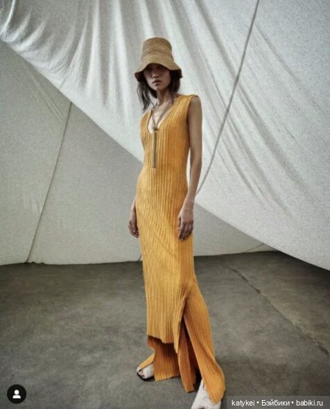 Лаура поздравляет с Пасхой. И новый аут