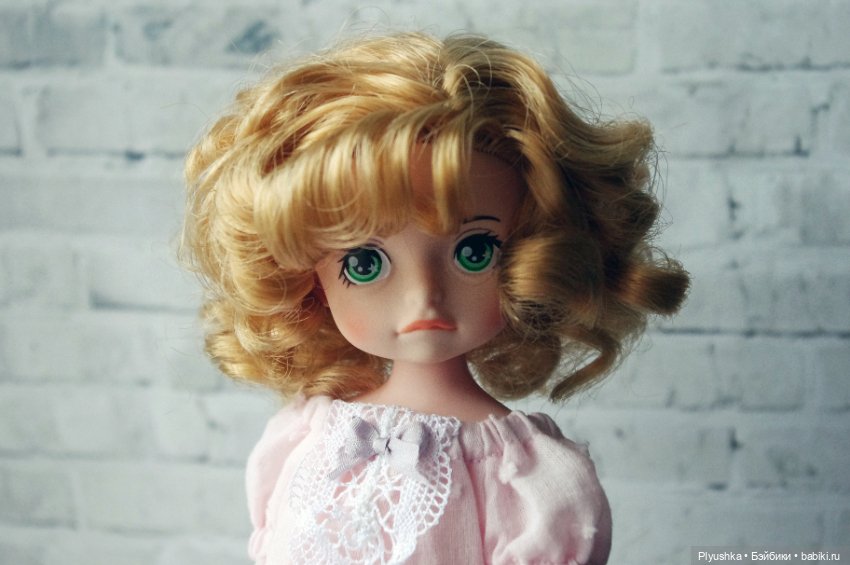 Лулу - девочка с большими грустными глазами