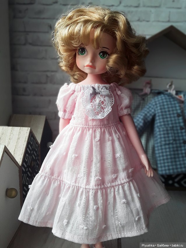 Лулу - девочка с большими грустными глазами