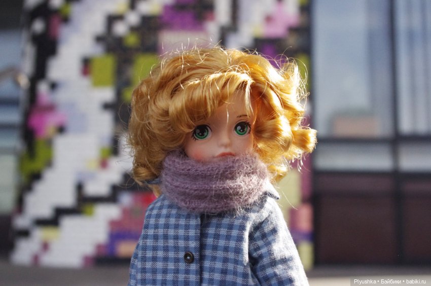 Лулу - девочка с большими грустными глазами