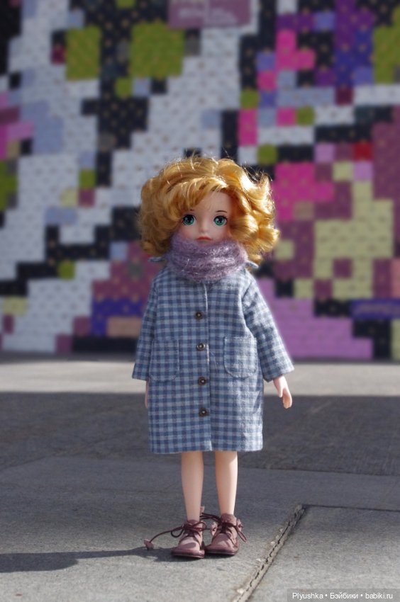 Лулу - девочка с большими грустными глазами