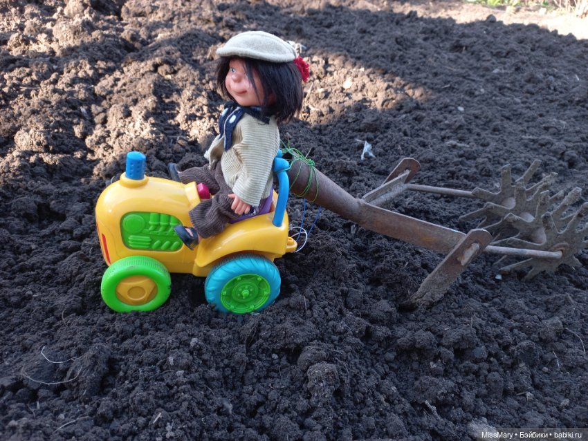 Деревенские мотивы. Первомай