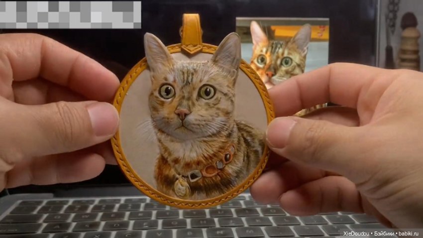 Кольцо для ключей из кожи растительного дубления с гравировкой в виде кошачьей фазы