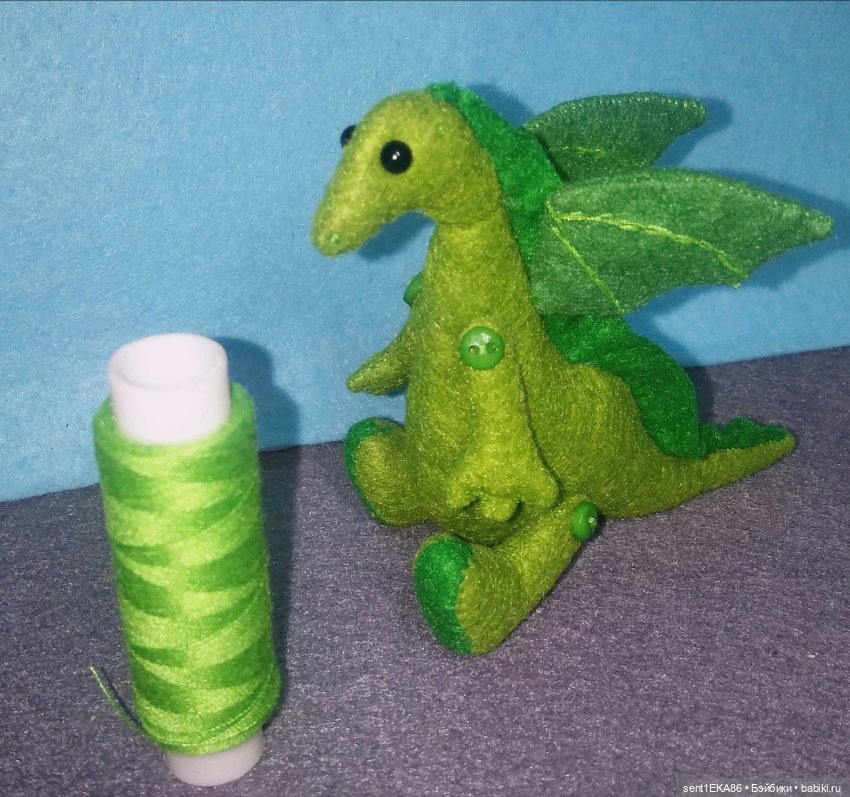 Добрый дракошка — Авторские игрушки из разных материалов: синельная проволока