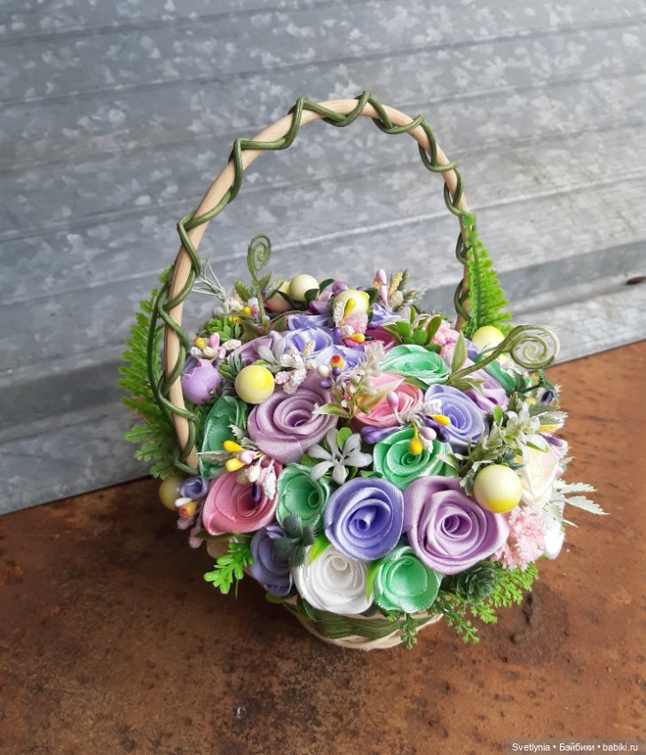 Корзинка с розами — Авторские игрушки из разных материалов: синельная проволока