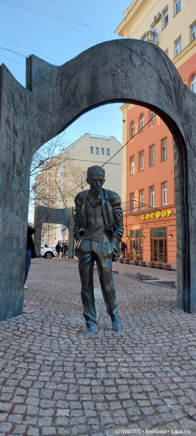 Поэт с Арбата, не любивший говорить о себе. 9 мая День Рождения Булата Окуджавы