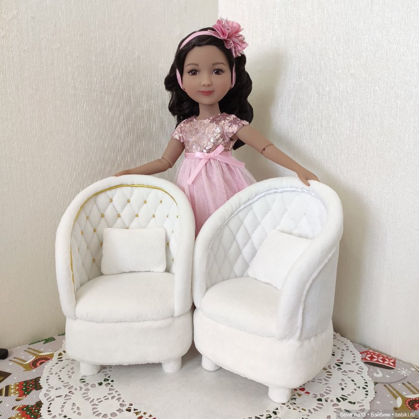 Мебель всякая важна, мебель каждому нужна