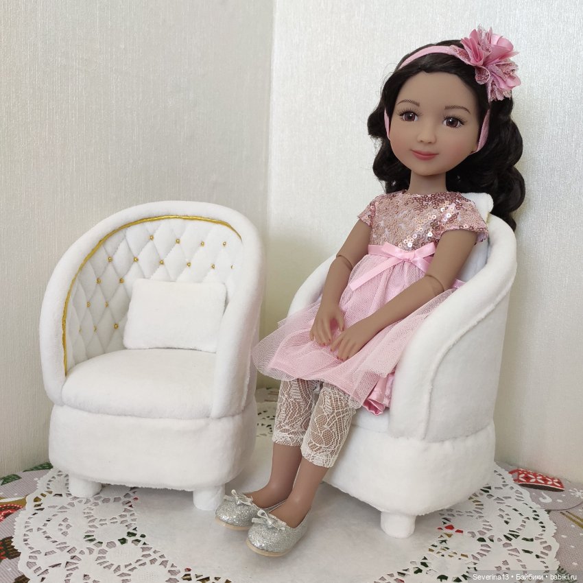 Мебель всякая важна, мебель каждому нужна