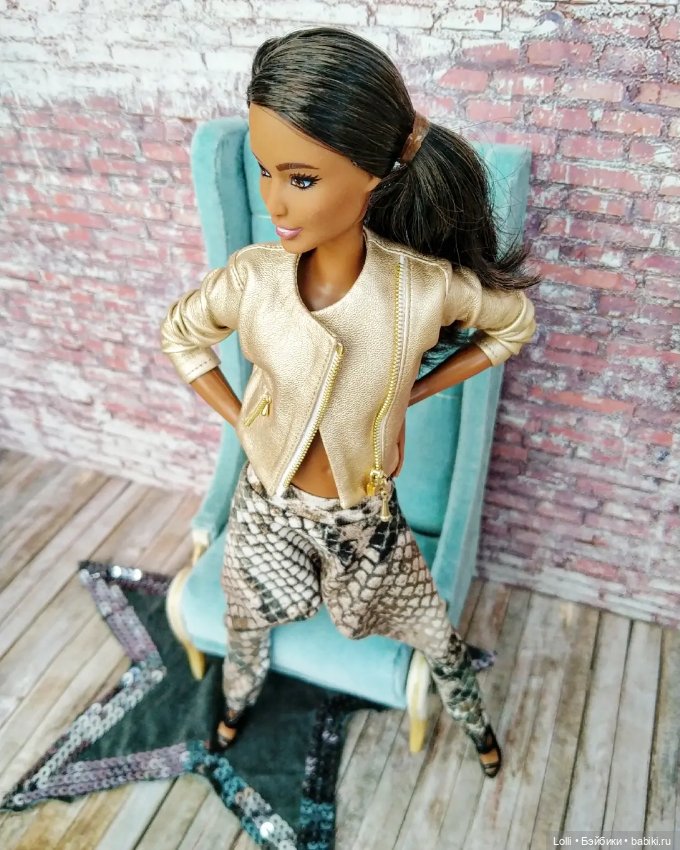 Три года я шью джинсы на кукол