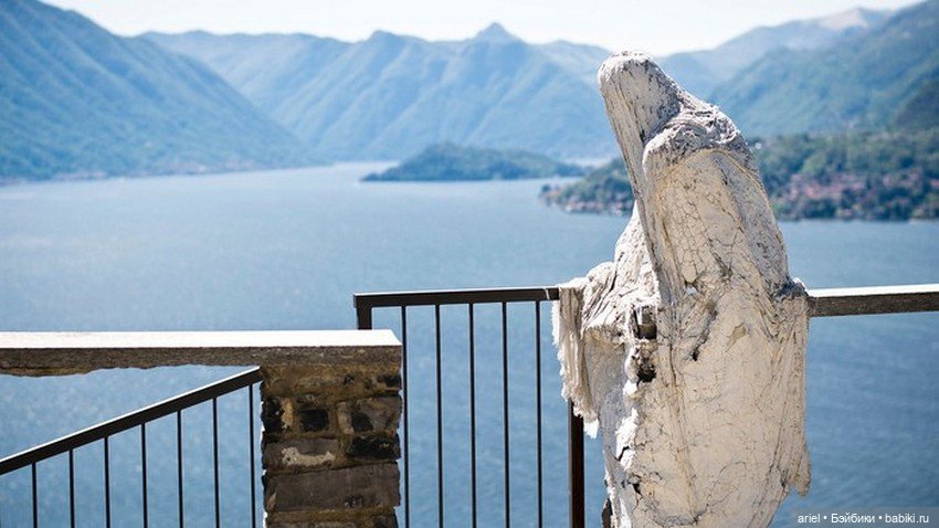 Скульптуры призраков в замке Вецио на озере Комо