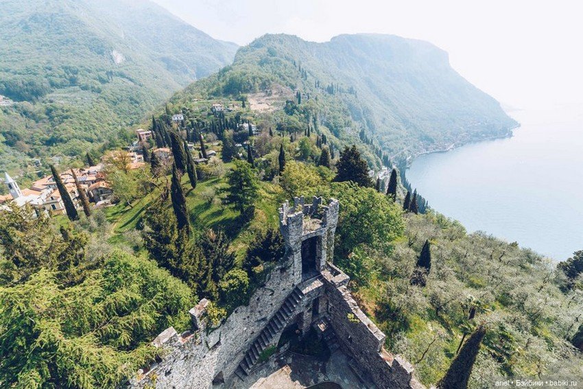 Скульптуры призраков в замке Вецио на озере Комо (фото 4)