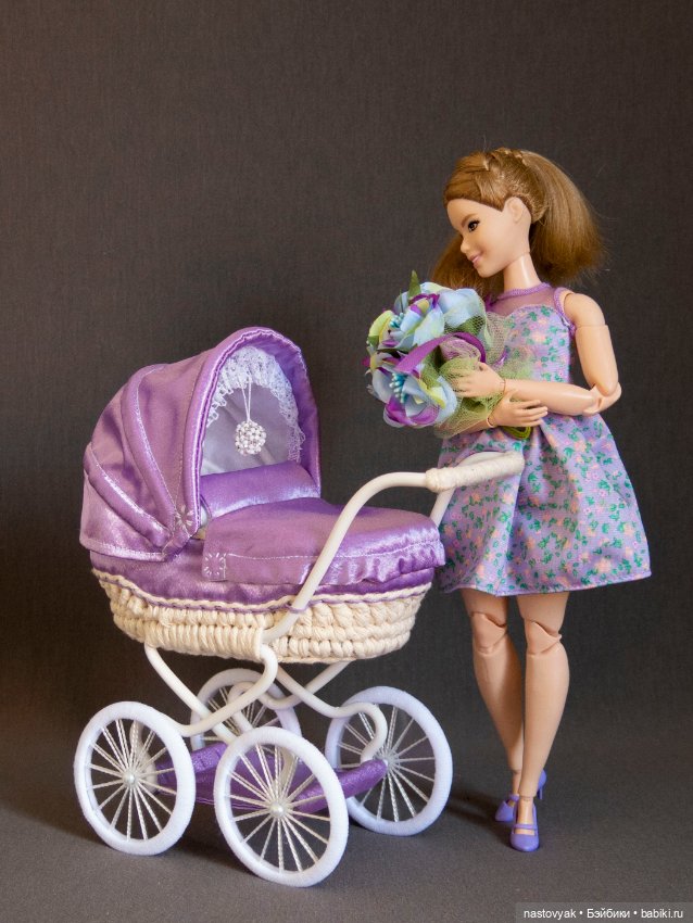 Сиреневый это мальчику или девочке? Коляска для кукол 1:6 (фото 4)