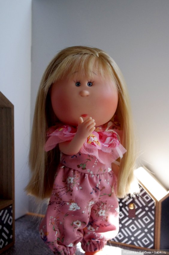Новая булочка — Куклы Nines d'Onil (Нинес): Миа (Mia) (фото 4)