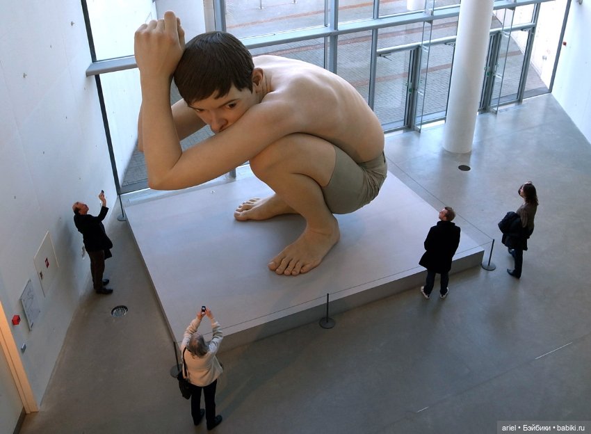 Гиперреалистичные скульптуры Рона Мьюека, поражающие своими размерами (фото 5)