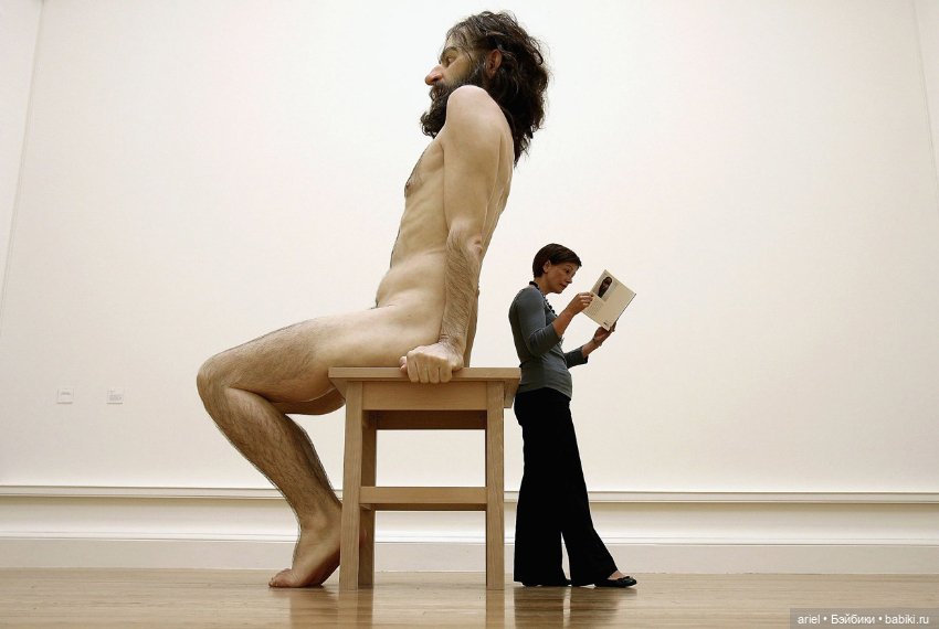 Гиперреалистичные скульптуры Рона Мьюека, поражающие своими размерами (фото 9)