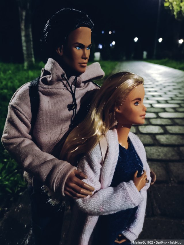 Прогулки днем и ночью — Куклы Barbie (Барби): Looks