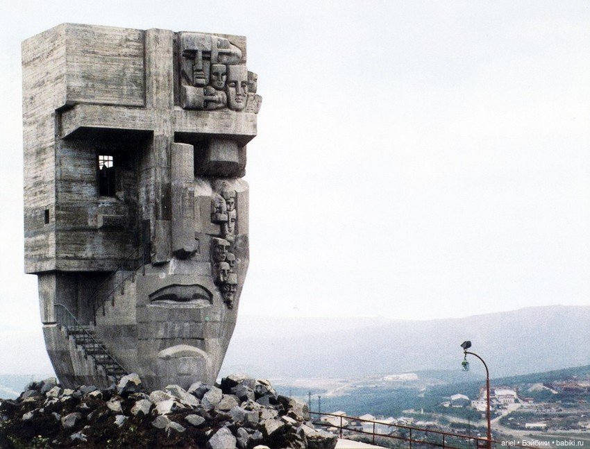 "Маска скорби" скульптура Эрнста Неизвестного, посвященная памяти жертв ГУЛАГа (фото 4)