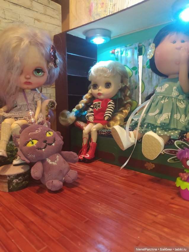 Уголок для Блайз — Румбоксы и кукольные интерьеры: фото (фото 6)