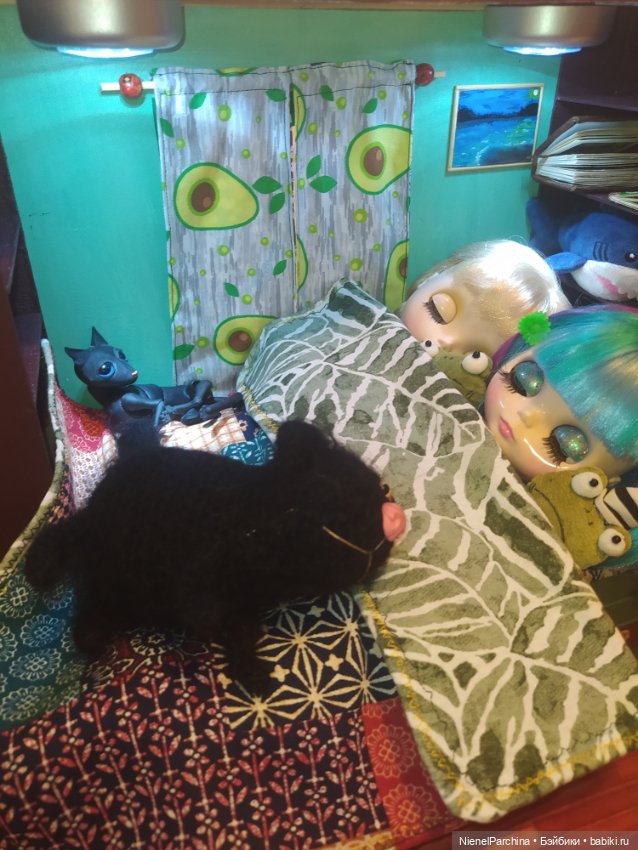 Уголок для Блайз — Румбоксы и кукольные интерьеры: фото
