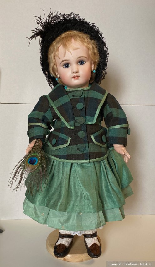 Еще один вариант использования сарафана для антикварной куклы (фото 8)