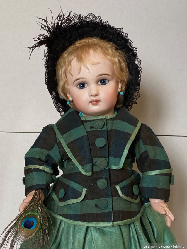 Еще один вариант использования сарафана для антикварной куклы (фото 9)