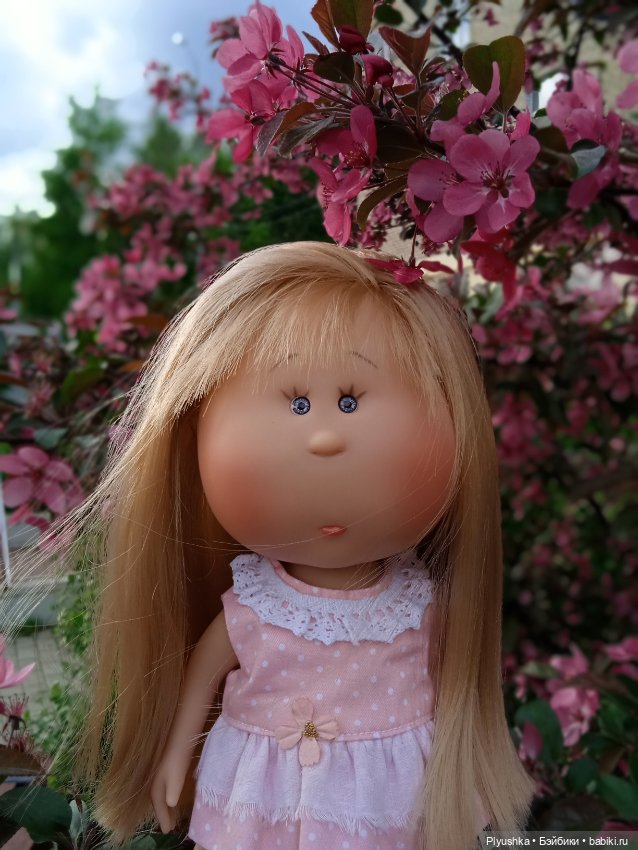Булочка гуляет — Куклы Nines d'Onil (Нинес): Миа (Mia) (фото 4)