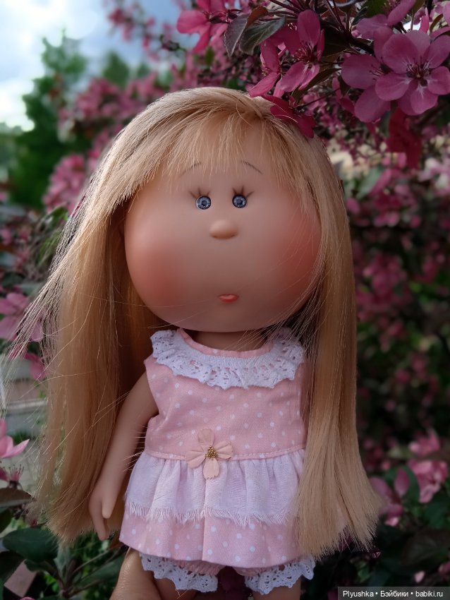 Булочка гуляет — Куклы Nines d'Onil (Нинес): Миа (Mia) (фото 2)