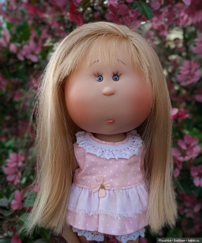Булочка гуляет — Куклы Nines d'Onil (Нинес): Миа (Mia) (фото 3)