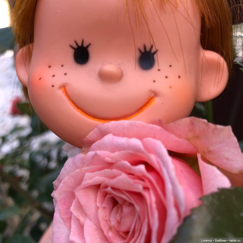 Улыбка до ушей, хоть завязочки пришей