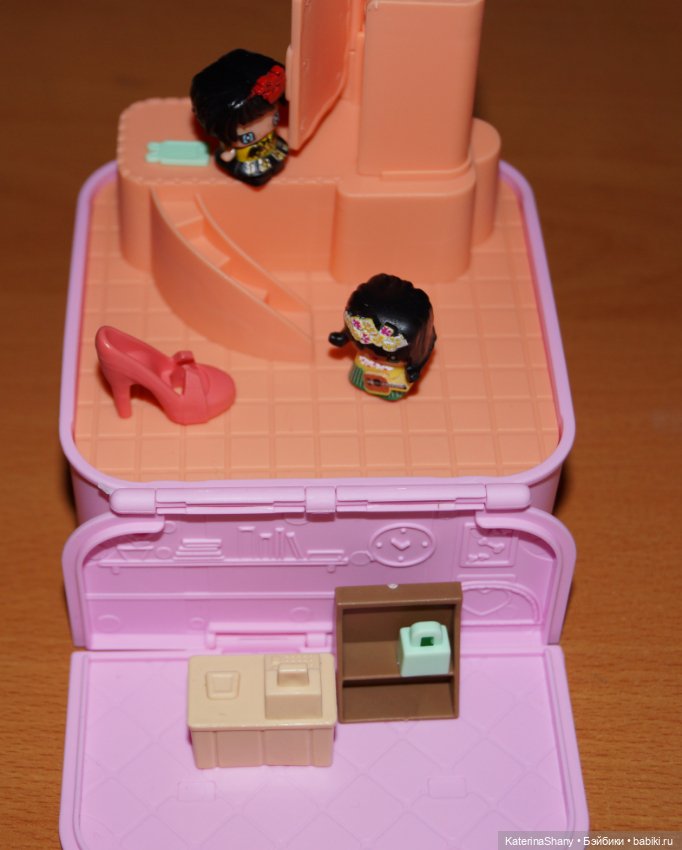 Чемоданчики Little Corner Welcom to Nana Friends и кто в них живёт