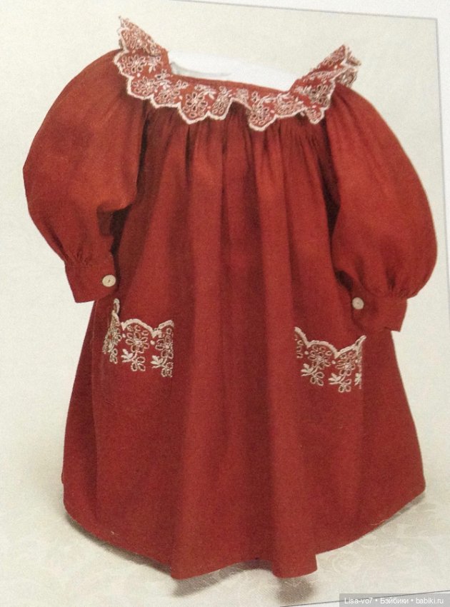 Примеры антикварных платьев с отделкой цветным шитьем/тесьмой (фото 10)