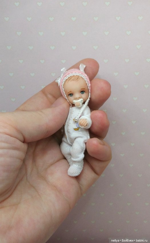 Кнопочка. Ростик 7 см — Авторские миниатюрные куклы: лепка (фото 2)
