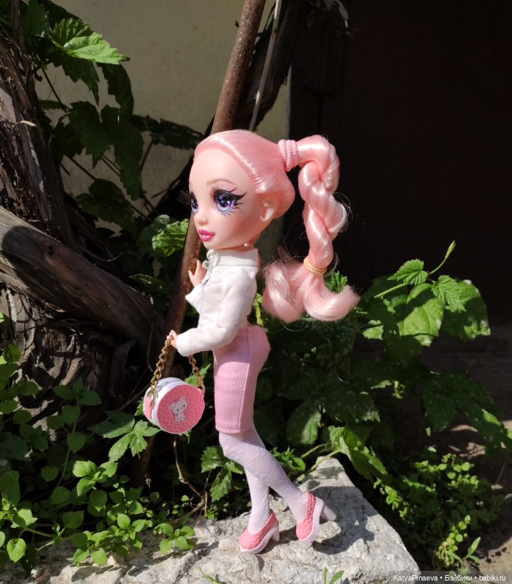 Знакомство с Беллой — Куклы Rainbow High (Рейнбоу Хай (фото 3)