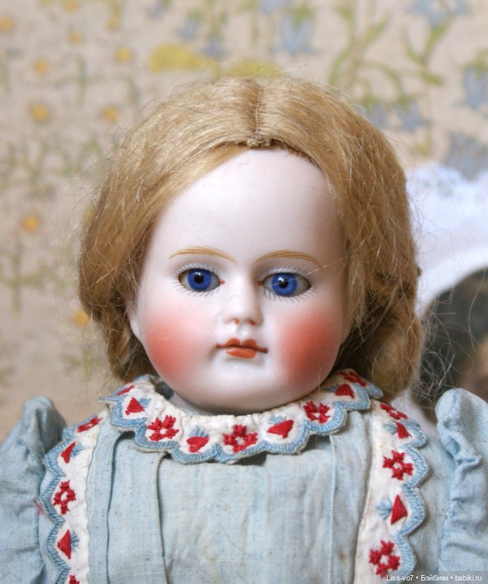 Тесьма и цветное шитье в одежде антикварных кукол (фото 8)