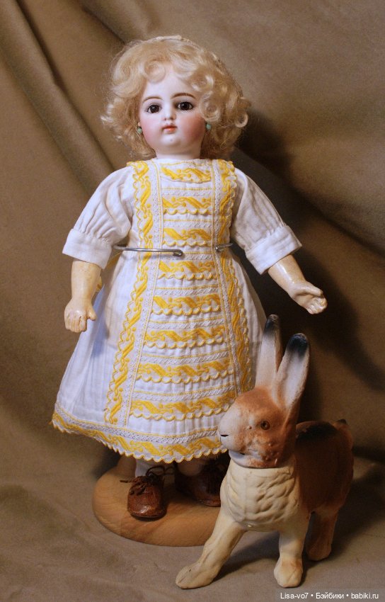 Тесьма и цветное шитье в одежде антикварных кукол (фото 5)