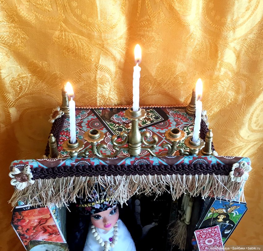 «Передо мной лежит твоя судьба». Витрина для кукол «Лавка Гадалки»