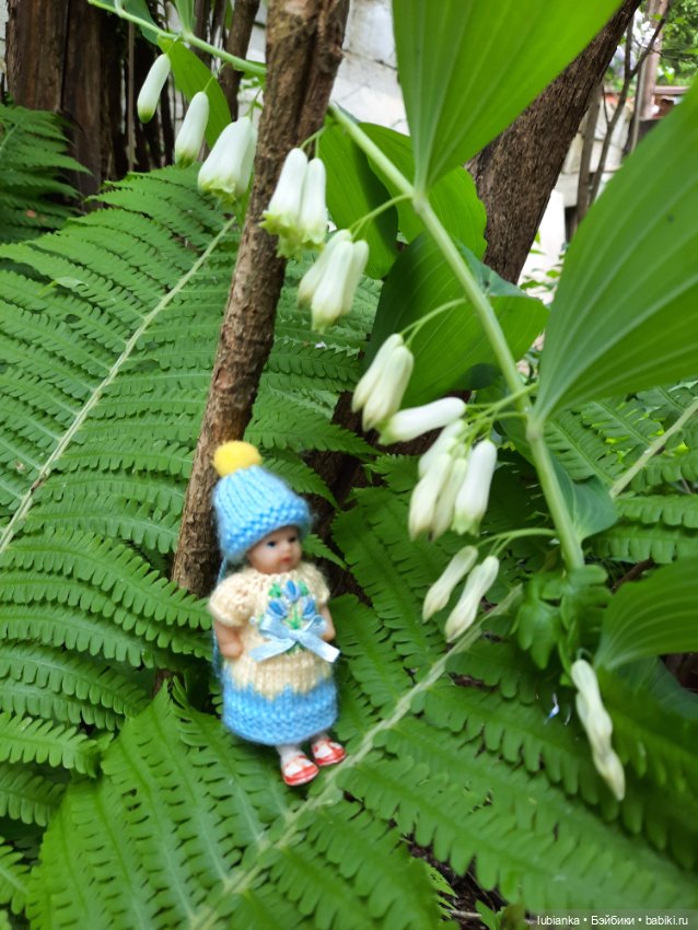 Ещё одна арийская малышка на прогулке (фото 6)