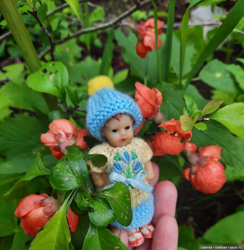 Ещё одна арийская малышка на прогулке