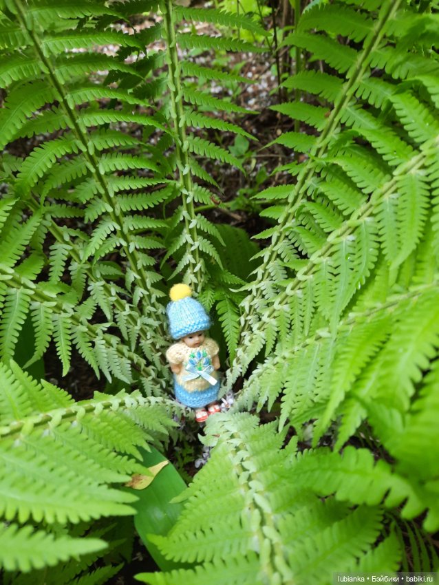 Ещё одна арийская малышка на прогулке (фото 5)