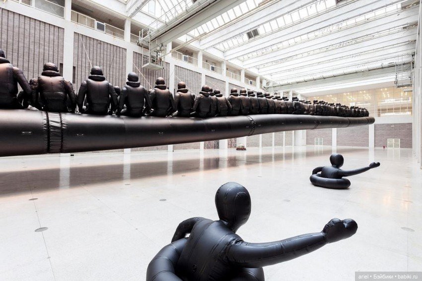 Скульптура китайского художника Ай Вэйвэя (Ai Weiwei) «Law of the Journey», 2017 (фото 4)